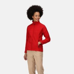 Softshell roboczy damski Uproar. Czerwone kurtki softshell damskie Regatta, bez wzorów, z softshellu, bez kaptura. Za 209.99 zł.