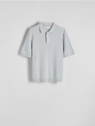 Strukturalny sweter polo - jasnoniebieski. Niebieskie swetry męskie Reserved, l, bez wzorów, z bawełny, bez kołnierzyka. W wyprzedaży za 79.99 zł.