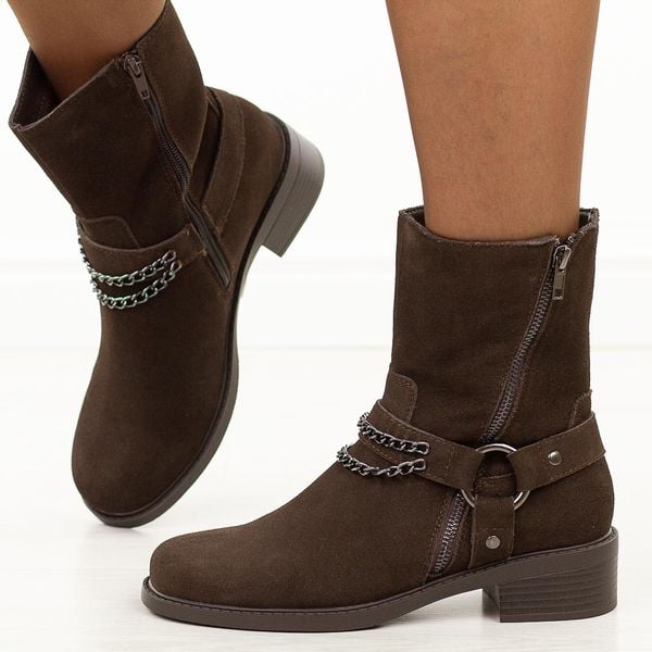 Brązowe wysokie skórzane botki damskie T.Sokolski Z25-141. Brązowe botki damskie Sokolski, na jesień, z jeansu, boho, z okrągłym noskiem, bez obcasa, na płaskiej podeszwie, bez zapięcia. Za 339.00 zł.