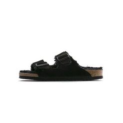 Klapki damskie Birkenstock Arizona Fur. Zielone klapki damskie Birkenstock, bez wzorów, z materiału, bez obcasa. Za 559.00 zł.