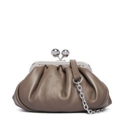 Torebka Weekend Max Mara. Brązowe torebki klasyczne damskie Weekend Max Mara, bez wzorów, bez dodatków. Za 1,239.00 zł.