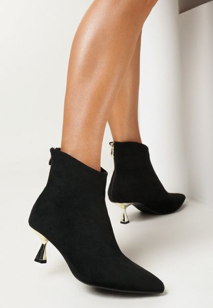 Czarne Botki na Metalicznej Kaczuszce z Noskiem w Szpic Factoria. Czarne botki damskie Born2be, z jeansu, eleganckie, bez obcasa, na obcasie, bez zapięcia. Za 39.99 zł.