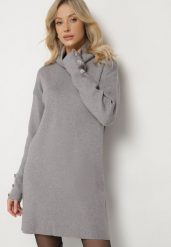 Szara Sukienka z Golfem Bawełną i Wełną Ozdobiona Guzikami Ilathor. Szare sukienki damskie Born2be, na co dzień, m, bez wzorów, z bawełny, eleganckie, bez kołnierzyka, bez ramiączek, maxi, kopertowe. W wyprzedaży za 71.99 zł.