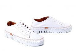 BOCCATO 272.1809 white, półbuty damskie. Białe półbuty damskie Boccato, bez wzorów, ze skóry, bez obcasa. Za 203.92 zł.