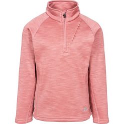 Bluza polarowa "Celina" w kolorze jasnoróżowym. Czerwone bluzy dziewczęce Trespass Kids, bez wzorów, z polaru, bez ramiączek, krótkie, bez kaptura. W wyprzedaży za 87.95 zł.