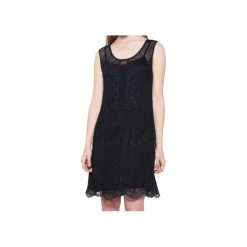 Desigual Sukienka damska Vest Bernice 17WWVK69 2000 (rozmiar XS). Kamizelki damskie Desigual, xs, bez wzorów, z koronki, bez kołnierzyka, bez ramiączek. W wyprzedaży za 272.00 zł.