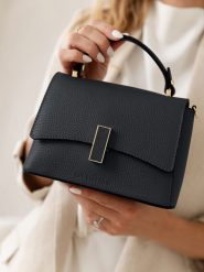 Lia Biassoni Skórzana torebka "Fegana" w kolorze czarnym - 20 x 14 x 8 cm rozmiar: onesize. Czarne torebki klasyczne damskie Lia Biassoni, bez wzorów, z materiału, bez dodatków. Za 217.99 zł.