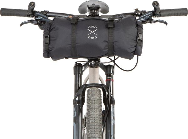 Torba na kierownicę Bagagerievelo Race Bar Bag - Flat Bar RESTRAP. Czarne torebki klasyczne damskie RESTRAP, bez wzorów, z materiału, bez dodatków. Za 719.00 zł.
