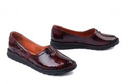 ARTIKER RELAKS 56C0058 bordowy, półbuty damskie. Czerwone półbuty damskie Artiker Relaks, bez wzorów, ze skóry, bez obcasa. Za 224.90 zł.