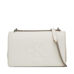 Torebka Calvin Klein Jeans. Białe torebki klasyczne damskie Calvin Klein Jeans, bez wzorów, z jeansu, wizytowe, bez kołnierzyka, bez ramiączek. Za 519.99 zł.