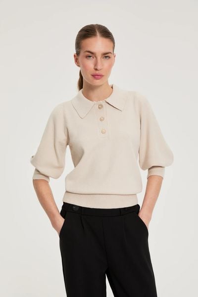 Sweter z krótkimi rękawami beżowy. Brązowe swetry klasyczne damskie MOODO, l, z poliamidu, bez kołnierzyka. Za 109.99 zł.