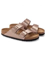 Birkenstock Klapki "Arizona" w kolorze jasnoróżowym rozmiar: 40. Różowe klapki damskie Birkenstock, bez wzorów, bez obcasa. Za 318.37 zł.