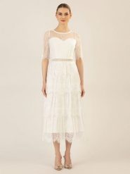 APART Sukienka w kolorze kremowym rozmiar: 42. Brązowe sukienki damskie Apart, na co dzień, bez wzorów, z koronki, bez kołnierzyka, bez ramiączek, midi, proste. Za 282.99 zł.