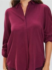Wiskozowa koszula regular fit - bordowy. Czerwone koszule damskie Sinsay, l, bez wzorów, z wiskozy, bez kołnierzyka, bez ramiączek. Za 29.99 zł.