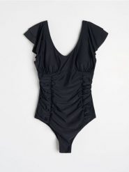 Jednoczęściowy strój kąpielowy z marszczeniami i falbanami - czarny. Czarne stroje jednoczęściowe damskie Sinsay, xl, bez wzorów. Za 69.99 zł.