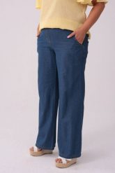 Jeansowe spodnie Emilia PLUS SIZE XXL LATO. Czerwone spodnie materiałowe damskie Nasi partnerzy, bez wzorów, z bawełny, eleganckie, plus size. Za 199.90 zł.