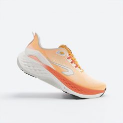 Buty do biegania męskie Kiprun KS900 Support. Białe obuwie do biegania damskie KIPRUN. W wyprzedaży za 399.99 zł.