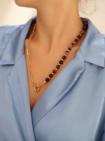 L'Atelier de Gaia Pozłacany naszyjnik z elementami ozdobnymi - dł. 50 cm rozmiar: onesize. Brązowe naszyjniki damskie L'Atelier de Gaia, pozłacane. Za 148.26 zł.