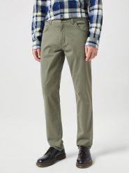 Wrangler Spodnie w kolorze zielonym rozmiar: W31/L32. Zielone spodnie materiałowe męskie Wrangler, z aplikacjami, z materiału. Za 114.17 zł.