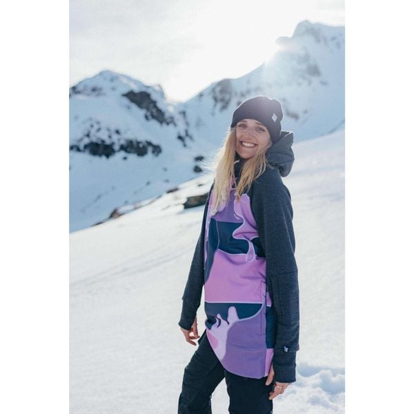 Bluza outdoorowa z kapturem damska DEEP TRIP Fibi softshell. Fioletowe bluzy z kapturem damskie DEEP TRIP, bez wzorów, z softshellu, z kapturem. Za 499.00 zł.