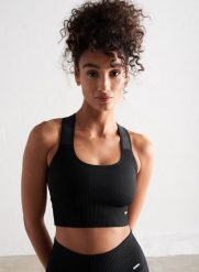 Damski biustonosz sportowy bezszwowy, wysokie podtrzymanie, prążkowany czarny. Czarne biustonosze sportowe damskie Aim'n, bez wzorów, z dzianiny. Za 190.00 zł.