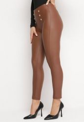 Brązowe Legginsy z Ekoskóry z Ozdobnymi Przeszyciami i Biżuteryjnymi Guzikami Arcena. Brązowe legginsy damskie Born2be, l, z aplikacjami, z jeansu. Za 64.99 zł.