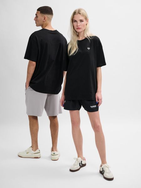 Koszulka Hummel Loose Bee. Czarne bluzki sportowe damskie HUMMEL, na jesień, s, z aplikacjami, z bawełny, bez ramiączek. Za 164.00 zł.