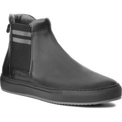 Sztyblety STRELLSON - Evans 4010002467 Black 900. Czarne sztyblety męskie Strellson, z materiału, bez zapięcia. W wyprzedaży za 379.00 zł.