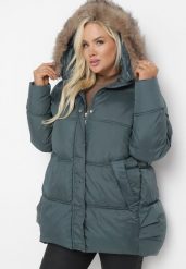 Zielona Kurtka z Kapturem i Sztucznym Futerkiem Tsani. Zielone kurtki damskie Born2be, na zimę, plus size, z aplikacjami, z jeansu, z kapturem. Za 189.99 zł.