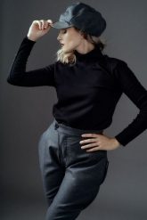 Golf Kosmopolitka Czarny. Czarne golfy damskie Hultaj Polski, l, bez wzorów, z bawełny, bez ramiączek. Za 249.00 zł.