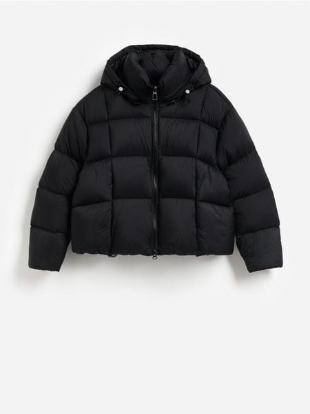 Pikowana kurtka z puchem - czarny. Czarne kurtki damskie Reserved, l, bez wzorów, z puchu, bez kaptura. Za 499.99 zł.