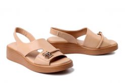 BOMBONELLA P028 19602 534 beżowy, sandały damskie. Brązowe sandały damskie Bombonella, bez wzorów, ze skóry, bez obcasa, na koturnie. Za 284.90 zł.