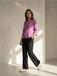 Sweter z wiskozą - różowy. Czerwone swetry klasyczne damskie Sinsay, l, z wiskozy, bez kołnierzyka. Za 39.99 zł.