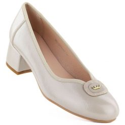 Czółenka damskie półbuty na klocku beżowe Potocki SZ12788. Brązowe czółenka damskie POTOCKI, bez wzorów, ze skóry ekologicznej, bez obcasa. Za 149.99 zł.