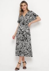 Czarna Sukienka W stylu Boho z Gumką w Pasie i Chwostami Wornima. Czarne sukienki damskie Born2be, l, bez wzorów, boho, bez kołnierzyka, bez ramiączek, midi. W wyprzedaży za 79.99 zł.