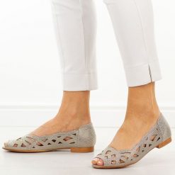 Złote ażurowe baleriny damskie z odkrytymi palcami M.Daszyński Sa136-8. Żółte baleriny damskie M.Daszyński, w ażurowe wzory, ze skóry, bez obcasa, na płaskiej podeszwie. Za 179.00 zł.