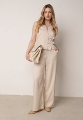 Jasnobeżowy Garniturowy Komplet ze Spodniami i Kamizelką z Asymetrycznym Zapięciem Panorea. Brązowe kamizelki damskie Born2be, l, długie. Za 169.99 zł.