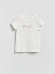 T-shirt z wypukłym napisem - złamana biel. Koszulki dziewczęce Reserved, bez wzorów, z bawełny, bez ramiączek. Za 19.99 zł.