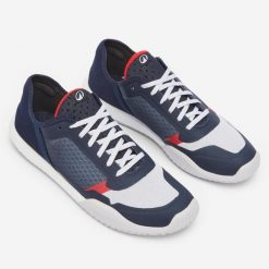 Tenisówki pokładowe żeglarskie męskie Decathlon 500. Czerwone trampki i tenisówki męskie Decathlon, bez wzorów, z kauczuku, bez zapięcia. Za 199.99 zł.