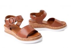 PIAZZA 910319-21 cognac, sandały damskie. Brązowe sandały damskie Piazza, bez wzorów, bez obcasa. Za 299.90 zł.