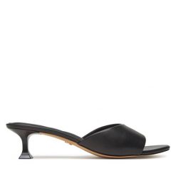 Klapki Aldo. Czarne klapki damskie Aldo, bez wzorów, bez obcasa. Za 359.99 zł.