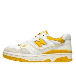 Buty do chodzenia dla dorosłych New Balance 550 Sea Salt Varsity Gold. Białe obuwie do biegania damskie New Balance. Za 729.00 zł.
