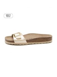 Teegu Klapki w kolorze złotym rozmiar: 40. Żółte klapki damskie teegu, bez wzorów, bez obcasa. Za 121.99 zł.