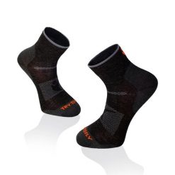 Krótkie skarpetki do turystyki górskiej Antracytowe. Czarne skarpetki damskie TRY TO FLY, bez wzorów. W wyprzedaży za 65.54 zł.