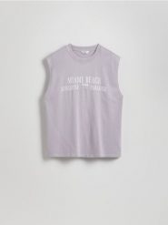 T-shirt relaxed z nadrukiem - lawendowy. Fioletowe t-shirty męskie Reserved, l, bez wzorów, z bawełny, bez kołnierzyka. Za 39.99 zł.