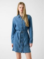 Guess Jeans Sukienka jeansowa W6RK26 D5M81 Niebieski Regular Fit. Niebieskie sukienki damskie Guess Jeans, m, z aplikacjami, z bawełny, bez kołnierzyka, bez ramiączek. Za 479.99 zł.