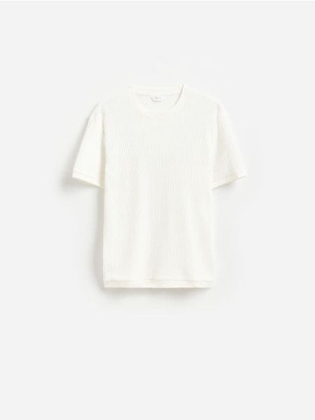 Strukturalny t-shirt regular fit - złamana biel. T-shirty męskie Reserved, l, bez wzorów, z bawełny, bez kołnierzyka. Za 79.99 zł.
