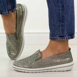 Zielone ażurowe skórzane półbuty damskie Jezzi 5364. Zielone półbuty damskie Jezzi, w ażurowe wzory, z jeansu, casualowe, z okrągłym noskiem, bez obcasa, na płaskiej podeszwie. Za 199.00 zł.