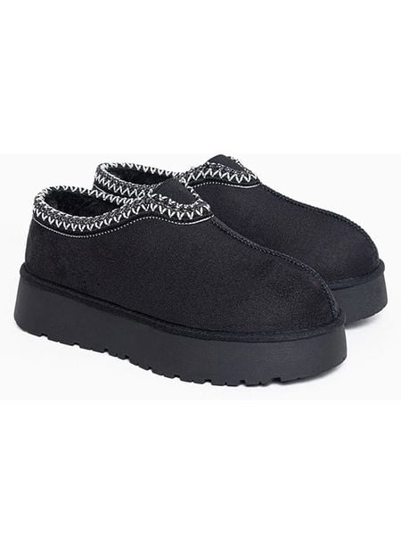 ISLAND BOOT Botki "Ilden" w kolorze czarnym rozmiar: 40. Czarne botki damskie Island Boot, z materiału, bez obcasa, na platformie, bez zapięcia. Za 191.42 zł.