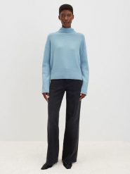 Someday Kaszmirowy sweter "Tenni" w kolorze błękitnym rozmiar: M. Niebieskie golfy damskie Someday, m, bez wzorów, z kaszmiru, bez ramiączek. Za 426.99 zł.